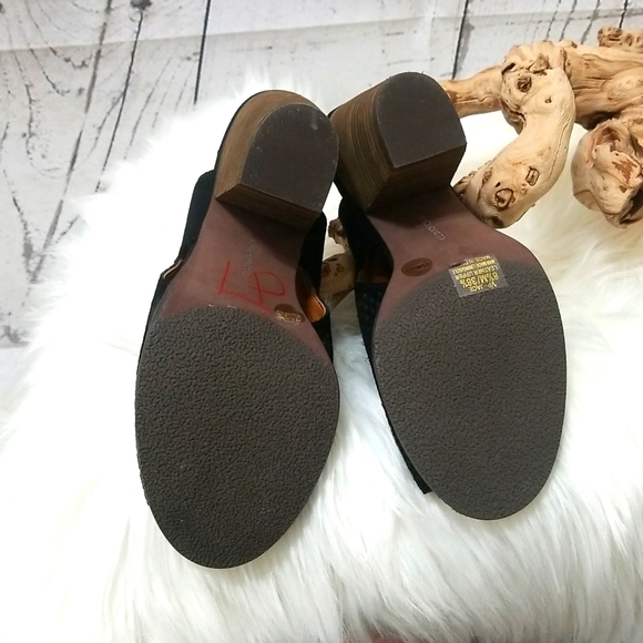 NEW! VINCE CAMUTO black suede lazer cut design slingback booties. - Picture 8 of 10